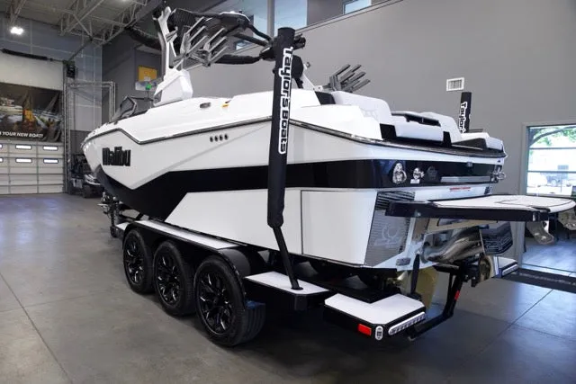 Slide: The Image of Malibu M230 2026 - 2