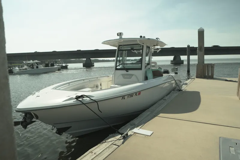 The Image of Boston Whaler 320 OUTRAGE 2012 - 0