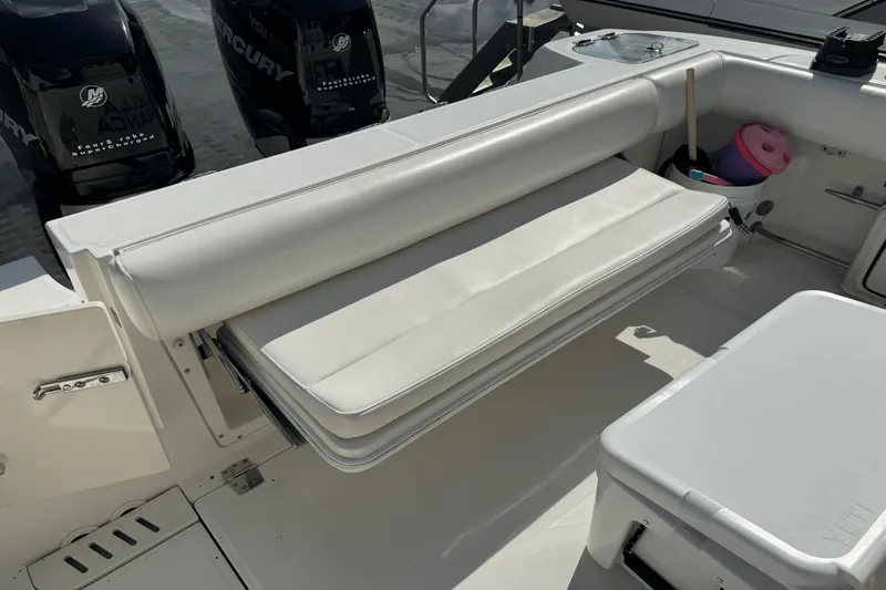 Slide: The Image of Boston Whaler 320 OUTRAGE 2012 - 13
