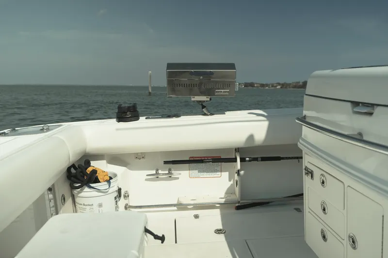 Slide: The Image of Boston Whaler 320 OUTRAGE 2012 - 14