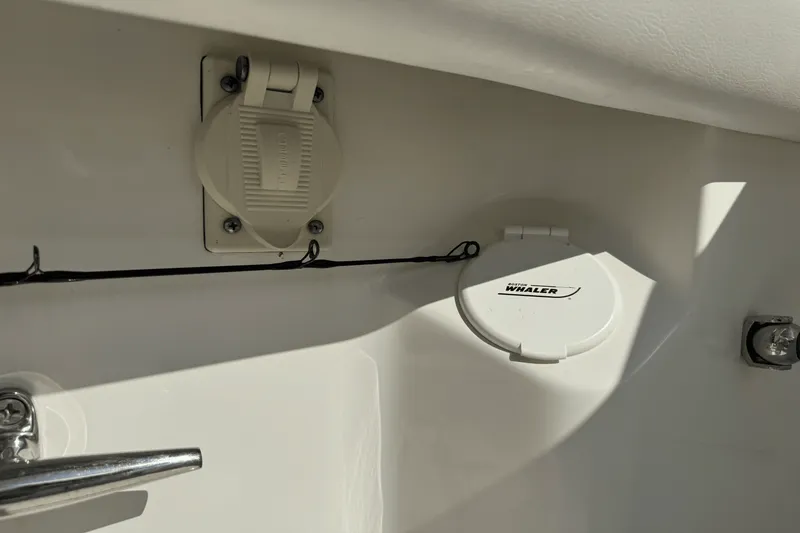 Slide: The Image of Boston Whaler 320 OUTRAGE 2012 - 16