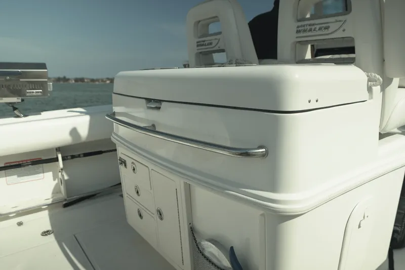 Slide: The Image of Boston Whaler 320 OUTRAGE 2012 - 20