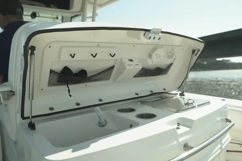 Slide: The Image of Boston Whaler 320 OUTRAGE 2012 - 22