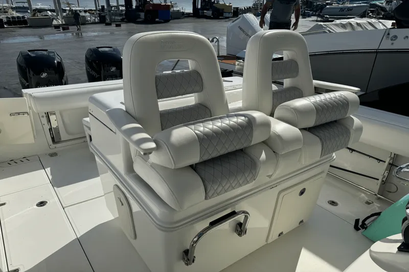 Slide: The Image of Boston Whaler 320 OUTRAGE 2012 - 26