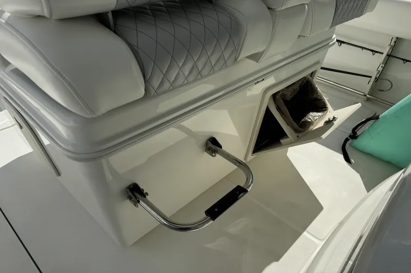 Slide: The Image of Boston Whaler 320 OUTRAGE 2012 - 27