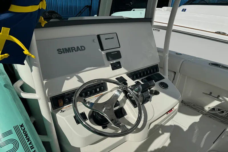 Slide: The Image of Boston Whaler 320 OUTRAGE 2012 - 29