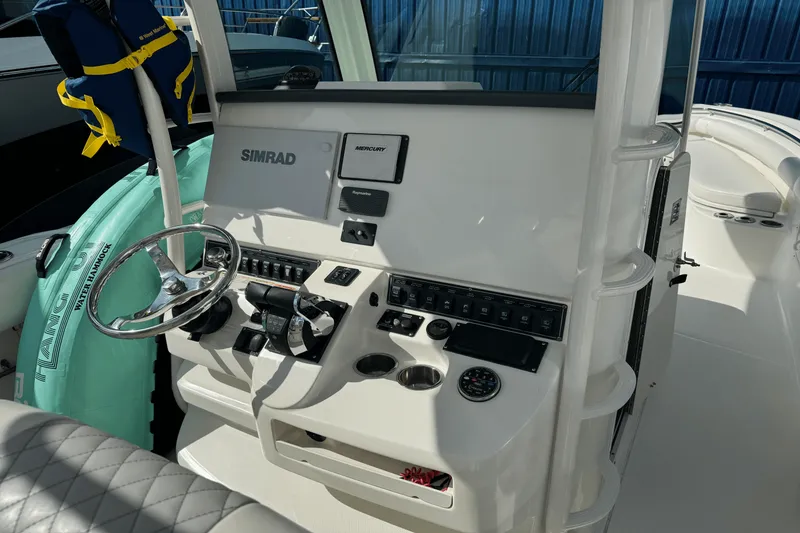 Slide: The Image of Boston Whaler 320 OUTRAGE 2012 - 30