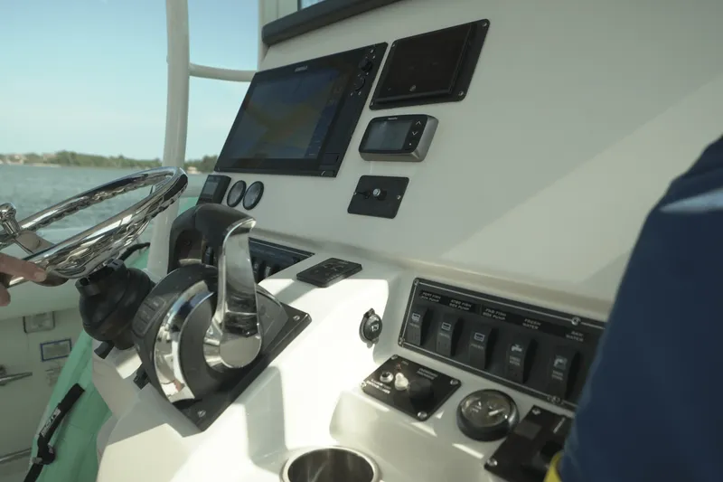 Slide: The Image of Boston Whaler 320 OUTRAGE 2012 - 33