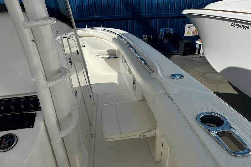 Slide: The Image of Boston Whaler 320 OUTRAGE 2012 - 48