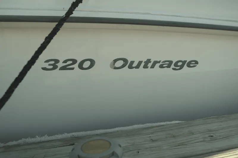 Slide: The Image of Boston Whaler 320 OUTRAGE 2012 - 5