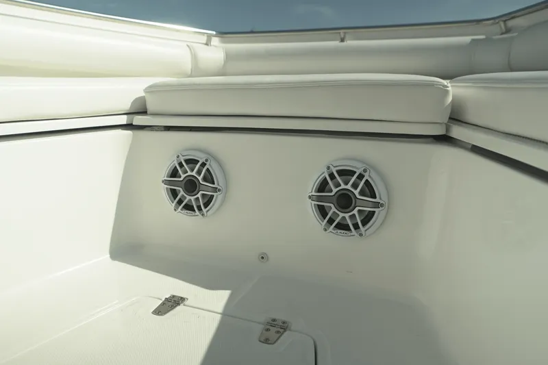 Slide: The Image of Boston Whaler 320 OUTRAGE 2012 - 51