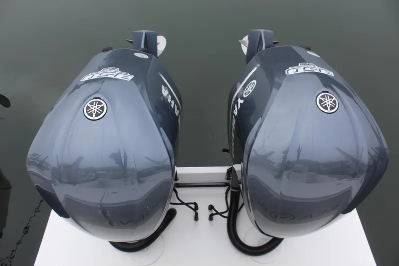 Slide: The Image of Regulator Marine 34SS 2014 - 40