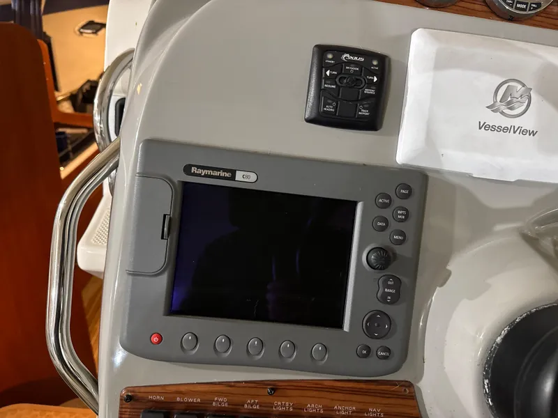 Slide: The Image of Bayliner 300 2009 - 11