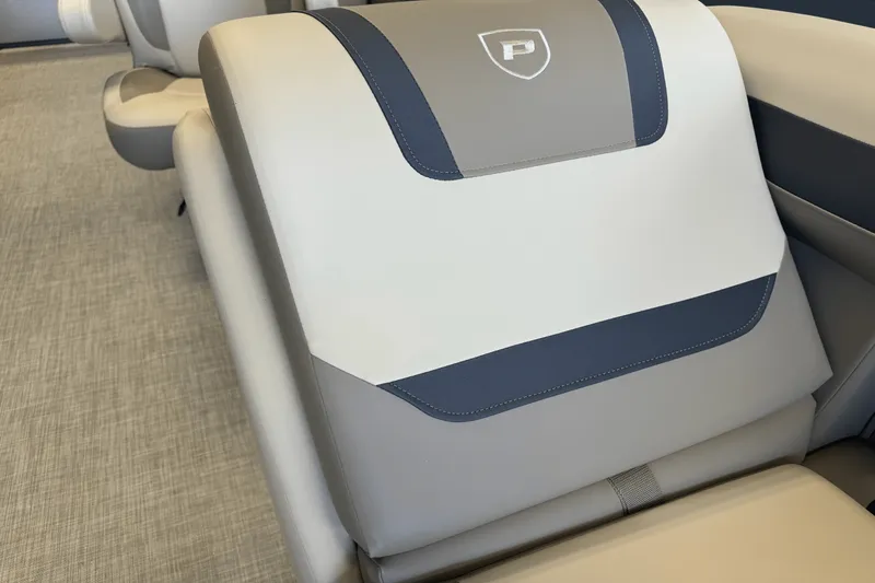 Slide: The Image of Premier 220 Sunscape 2025 - 10