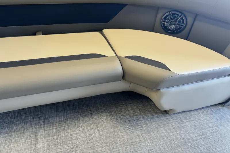 Slide: The Image of Premier 220 Sunscape 2025 - 13