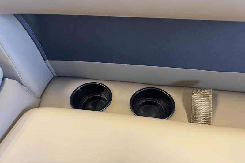 Slide: The Image of Premier 220 Sunscape 2025 - 14