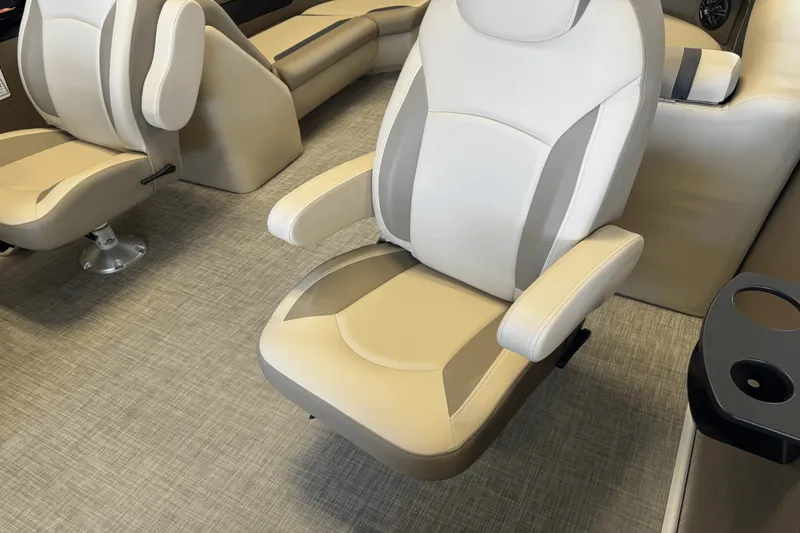 Slide: The Image of Premier 220 Sunscape 2025 - 16