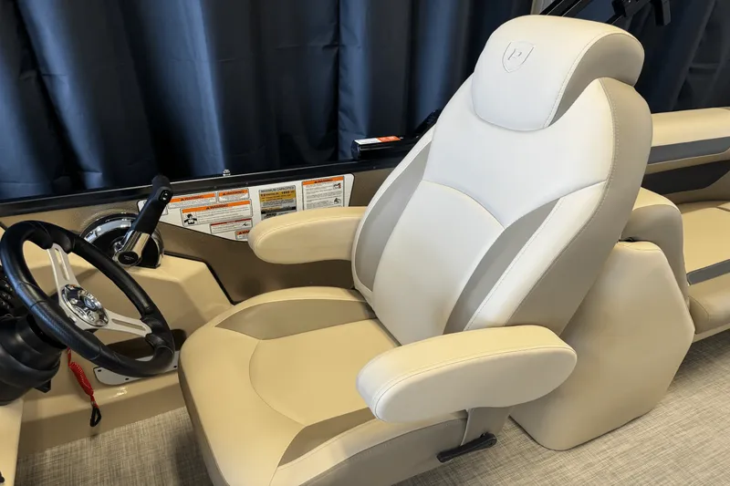 Slide: The Image of Premier 220 Sunscape 2025 - 18