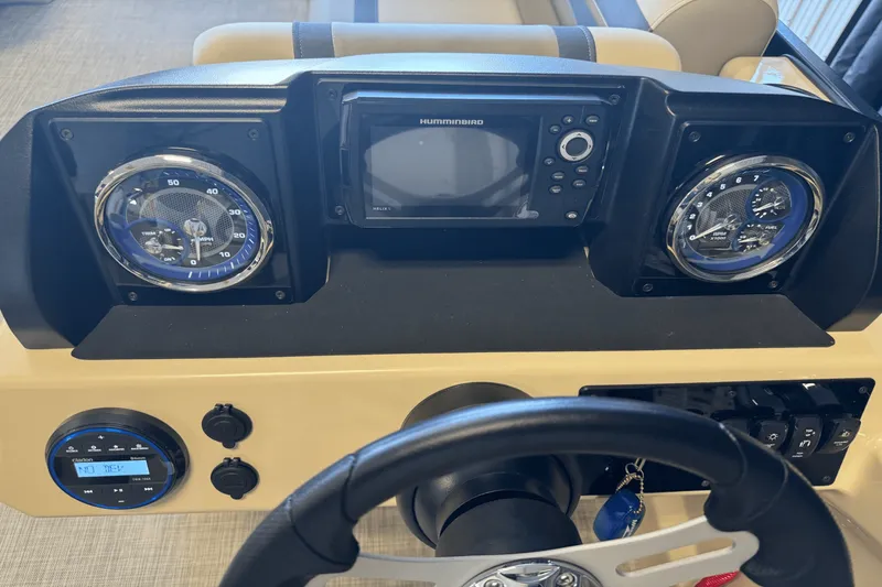 Slide: The Image of Premier 220 Sunscape 2025 - 19