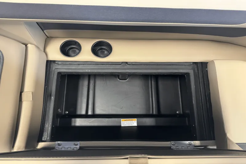 Slide: The Image of Premier 220 Sunscape 2025 - 30