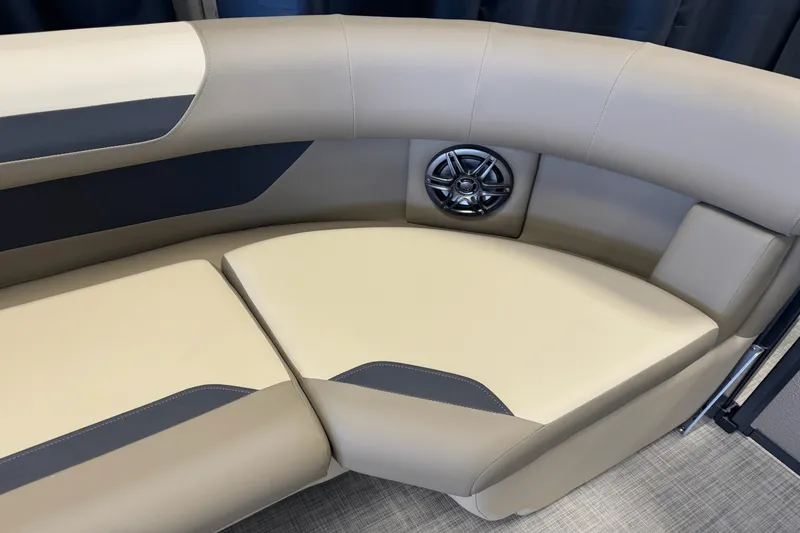 Slide: The Image of Premier 220 Sunscape 2025 - 32