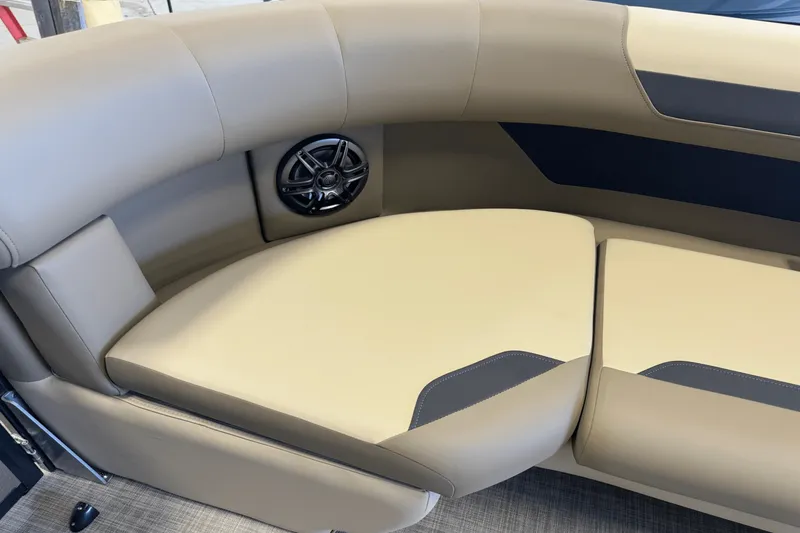 Slide: The Image of Premier 220 Sunscape 2025 - 35