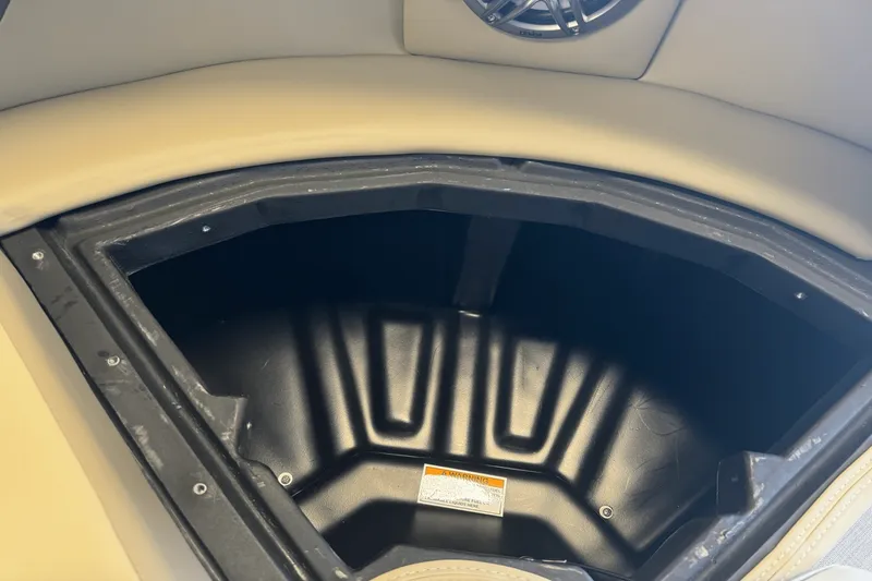 Slide: The Image of Premier 220 Sunscape 2025 - 4