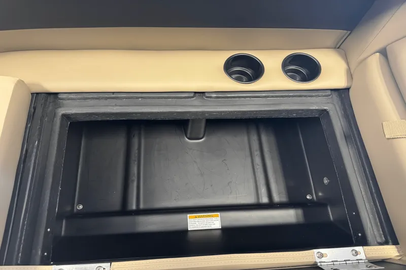 Slide: The Image of Premier 220 Sunscape 2025 - 40