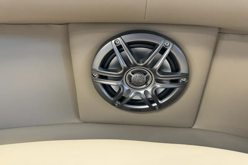 Slide: The Image of Premier 220 Sunscape 2025 - 5