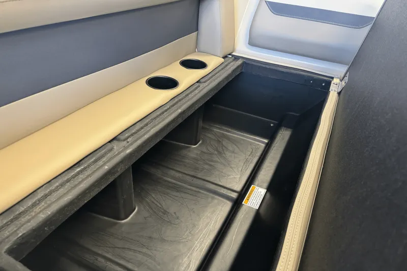 Slide: The Image of Premier 220 Sunscape 2025 - 7