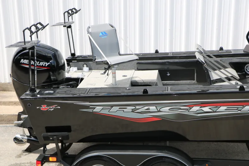 Slide: The Image of Tracker Targa 19C 2022 - 11