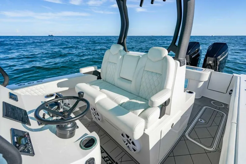 Slide: The Image of Reef Runner 340 2026 - 16