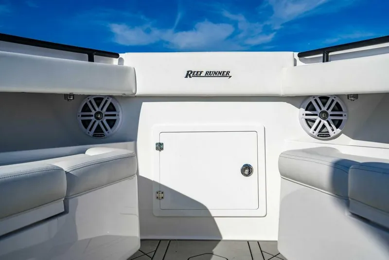 Slide: The Image of Reef Runner 340 2026 - 34
