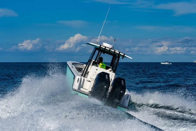 Slide: The Image of Reef Runner 340 2026 - 8