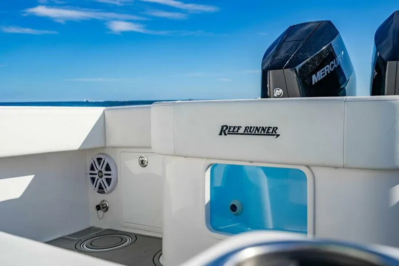 Slide: The Image of Reef Runner 340 2026 - 12