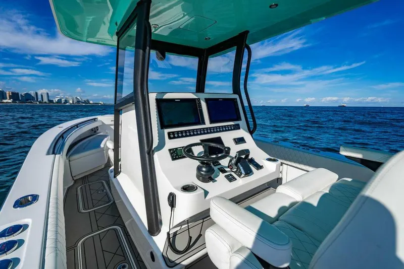 Slide: The Image of Reef Runner 340 2026 - 18