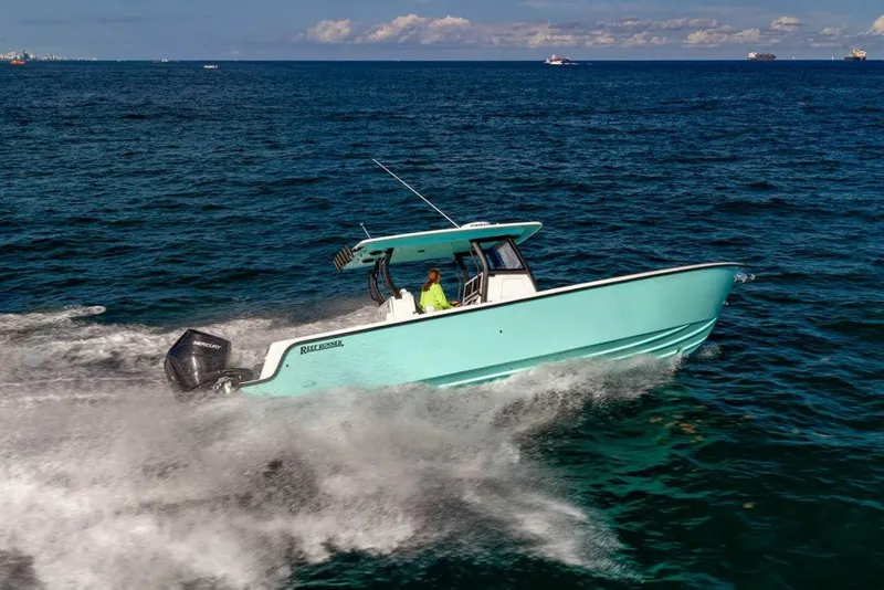 Slide: The Image of Reef Runner 340 2026 - 4