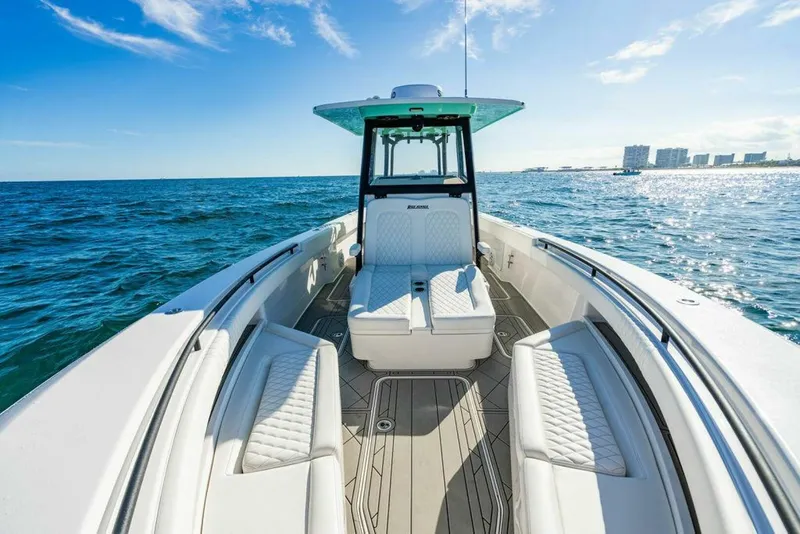 Slide: The Image of Reef Runner 340 2026 - 36