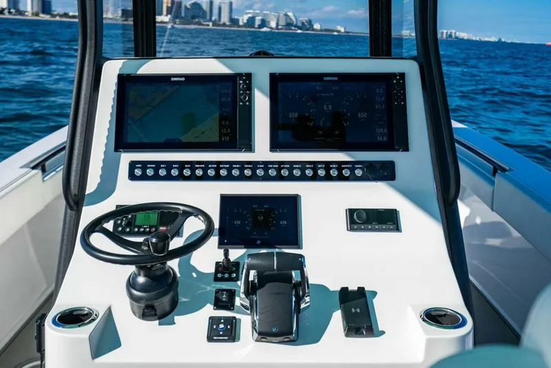 Slide: The Image of Reef Runner 340 2026 - 20