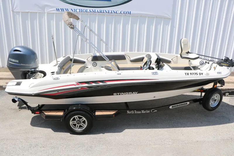 Slide: The Image of Stingray Boat Company 182 SC 2018 - 10