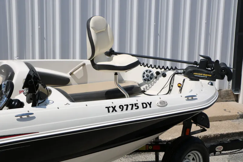 Slide: The Image of Stingray Boat Company 182 SC 2018 - 11