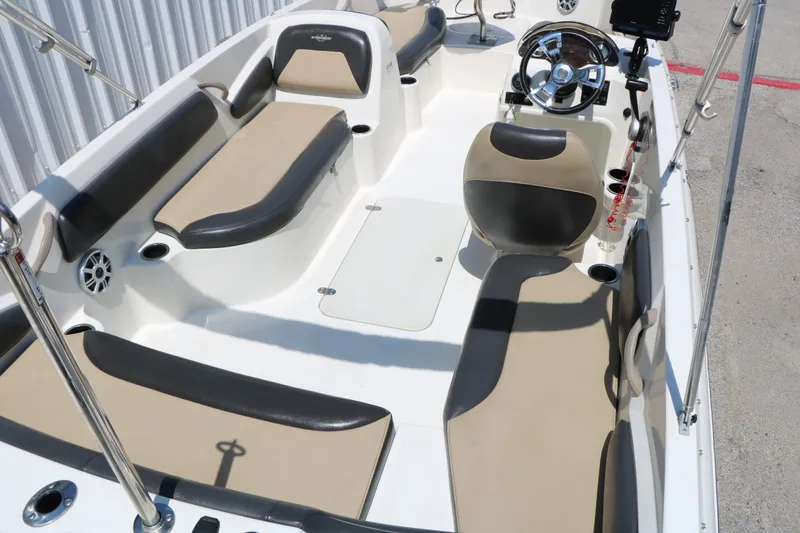 Slide: The Image of Stingray Boat Company 182 SC 2018 - 19
