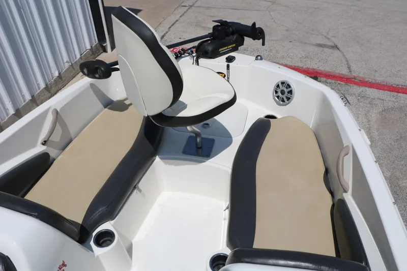 Slide: The Image of Stingray Boat Company 182 SC 2018 - 21