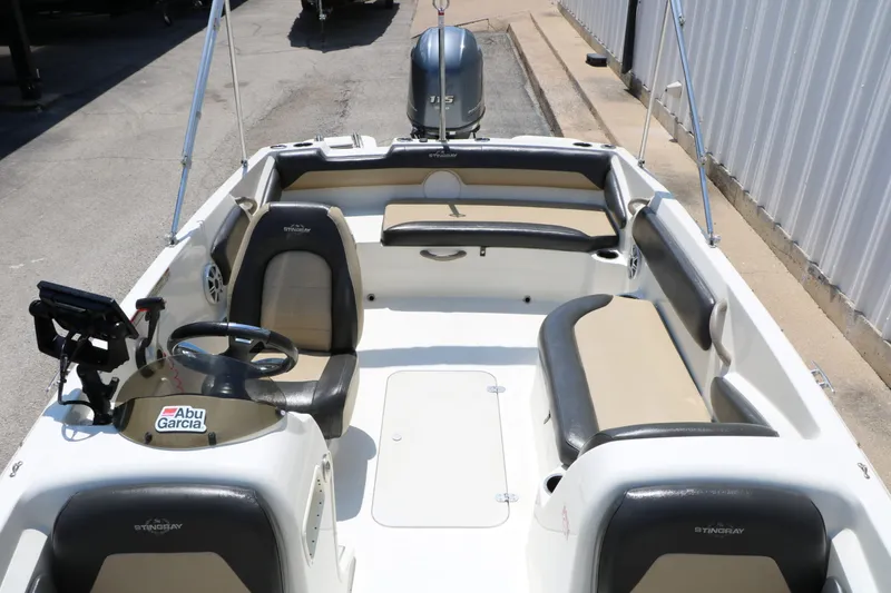 Slide: The Image of Stingray Boat Company 182 SC 2018 - 24
