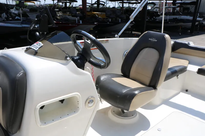 Slide: The Image of Stingray Boat Company 182 SC 2018 - 26