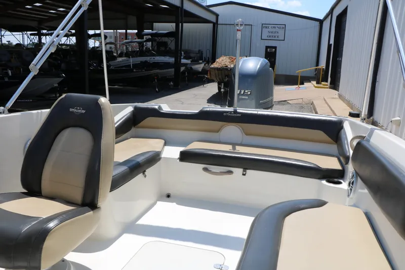 Slide: The Image of Stingray Boat Company 182 SC 2018 - 27