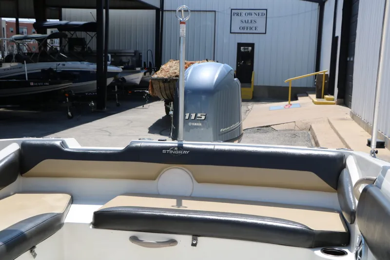 Slide: The Image of Stingray Boat Company 182 SC 2018 - 28
