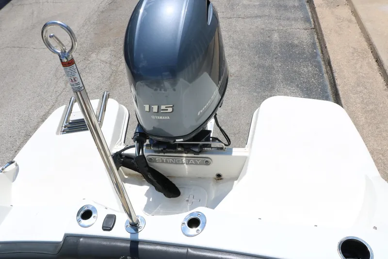Slide: The Image of Stingray Boat Company 182 SC 2018 - 35