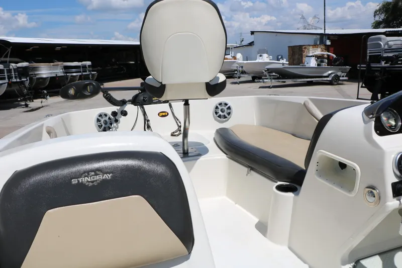 Slide: The Image of Stingray Boat Company 182 SC 2018 - 39