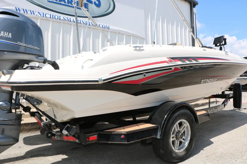 Slide: The Image of Stingray Boat Company 182 SC 2018 - 4